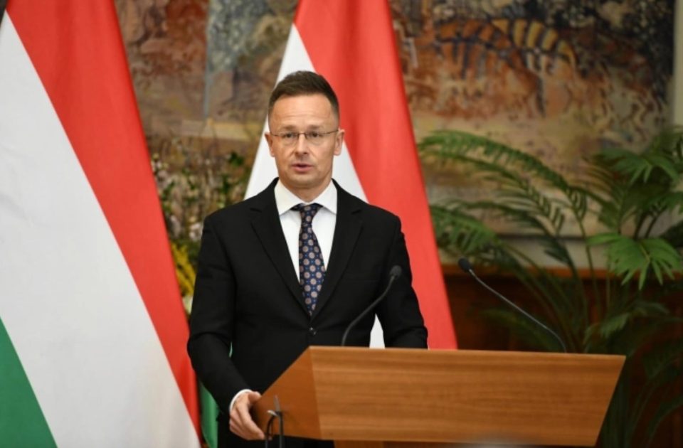Сијарто: Унгарија и Македонија го поддржуваат мирот во Украина што може да се постигне само со американско-руски договор
