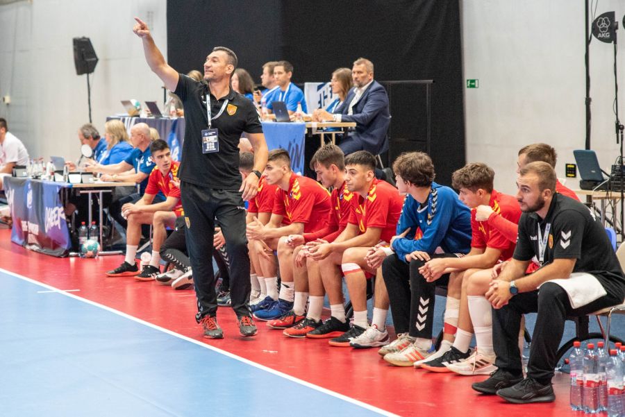 Раде Стојановиќ повика 17 ракометари за тестовите со Полска и Алжир (ФОТО)