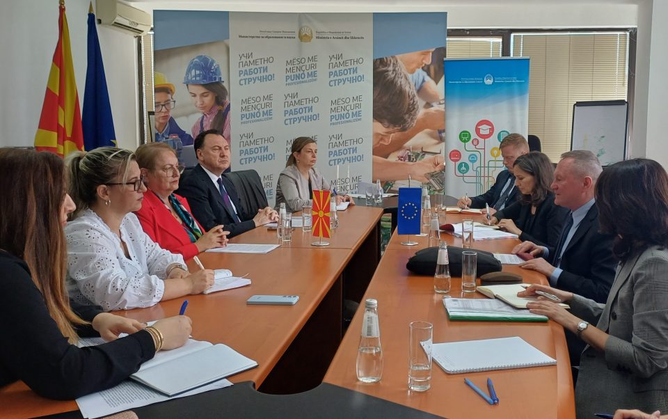 Средба на министерката Јаневска со комесарот за човекови права на Советот на Европа, Мајкл О’Флахерти