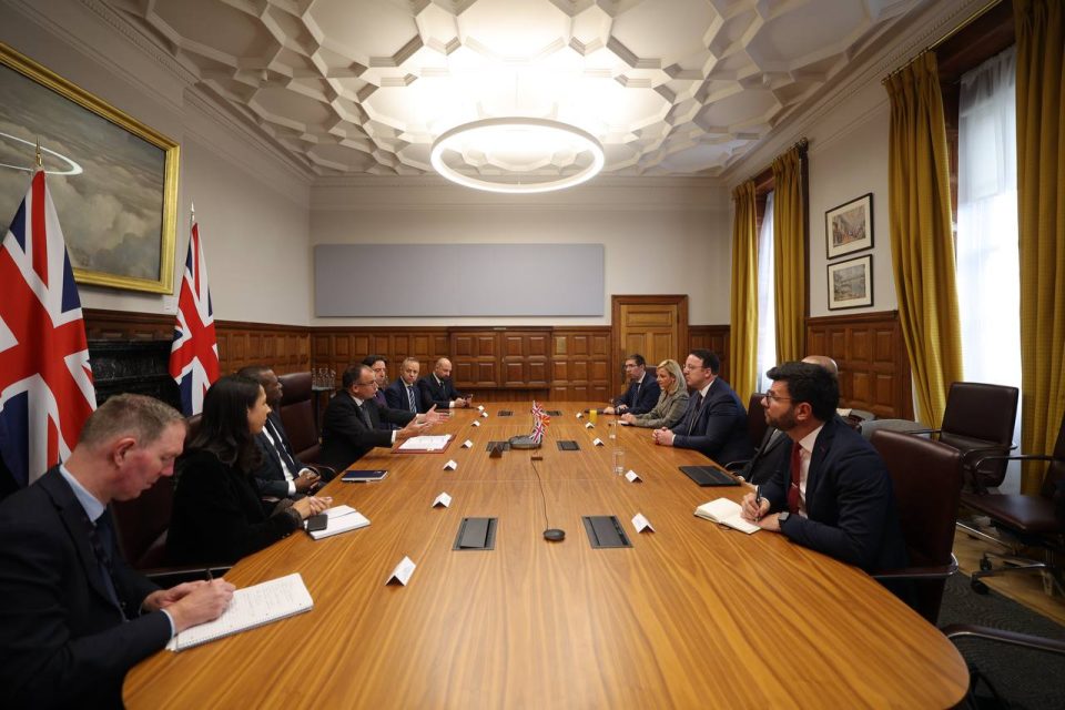 Николоски на средба со министерот за економија и извоз на Обединетото Кралство, Герет Томас: Во фокусот економската и стратешка соработка помеѓу двете држави