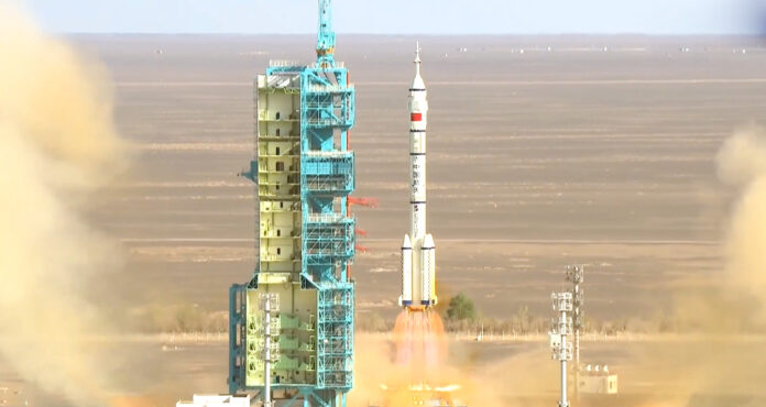 Кина го лансираше вселенскиот брод „шенжу-20“