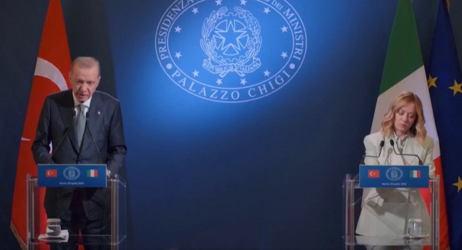 Ердоган по средбата со Мелони: Турција и Италија ќе продолжат да ја зајакнуваат соработката во областа на одбранбената индустрија