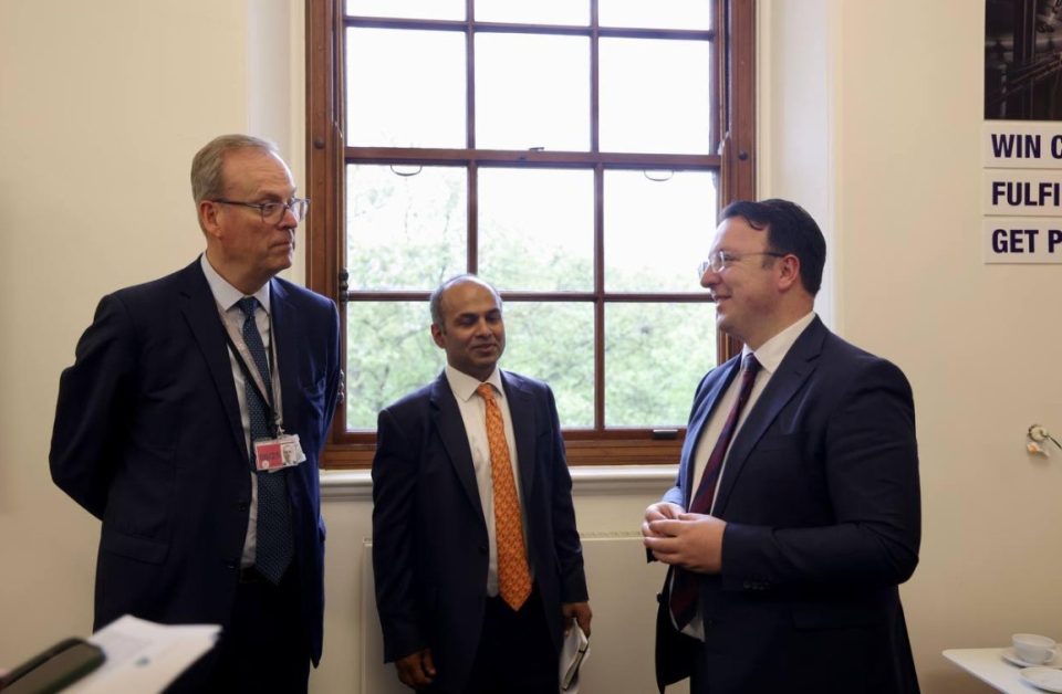 Николоски во Лондон: Се потврдува стратешкото партнерство меѓу двете земји, економијата и инвестициите приориет за Македонија