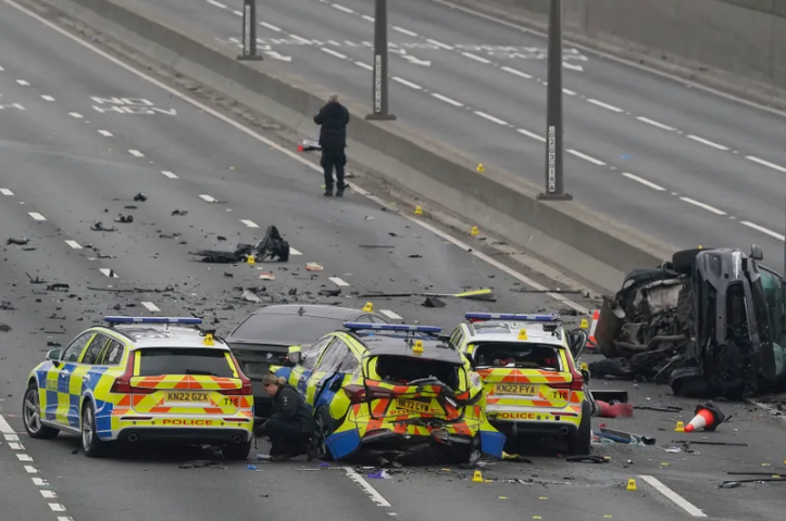 ВИДЕО: Полициска потера во Англија заврши катастрофално, автопатот кај Њукасл како отпад за полициски возила