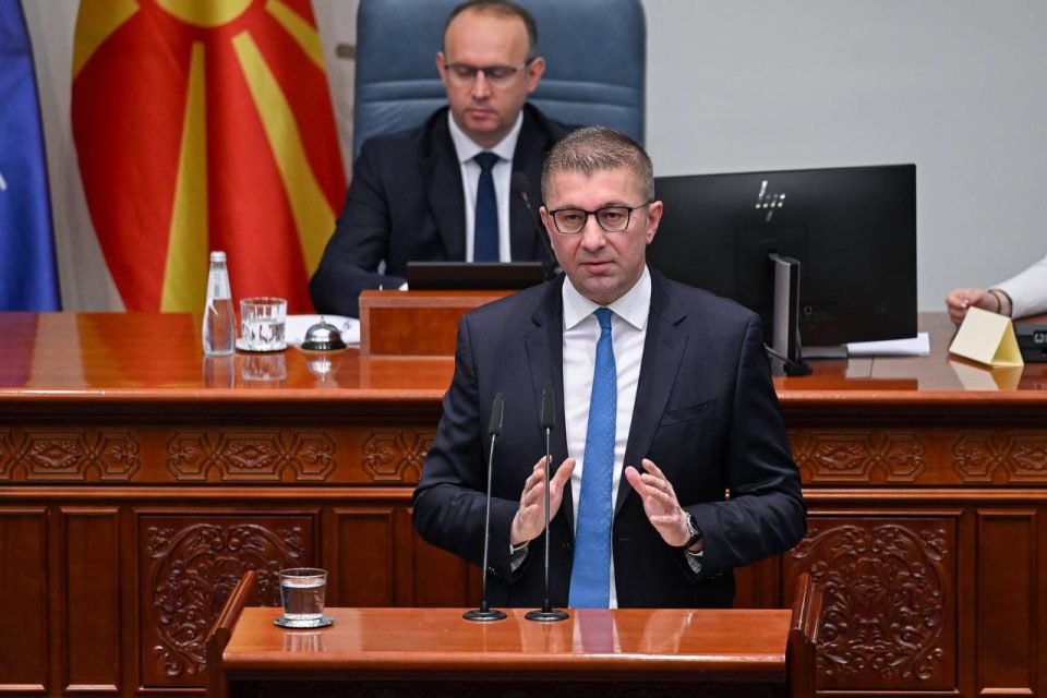 Мицкоски: Платите ќе растат, животниот стандард на граѓаните ни е пред и над сѐ