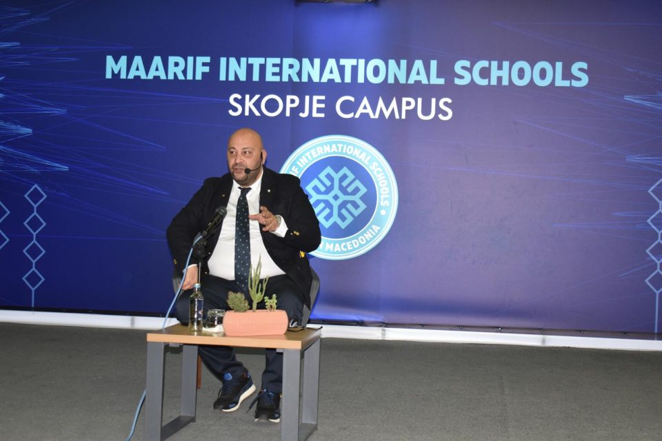 Претседателот на Уставниот суд Костадиновски се обрати пред учениците во Меѓународното училиште „Мариф”