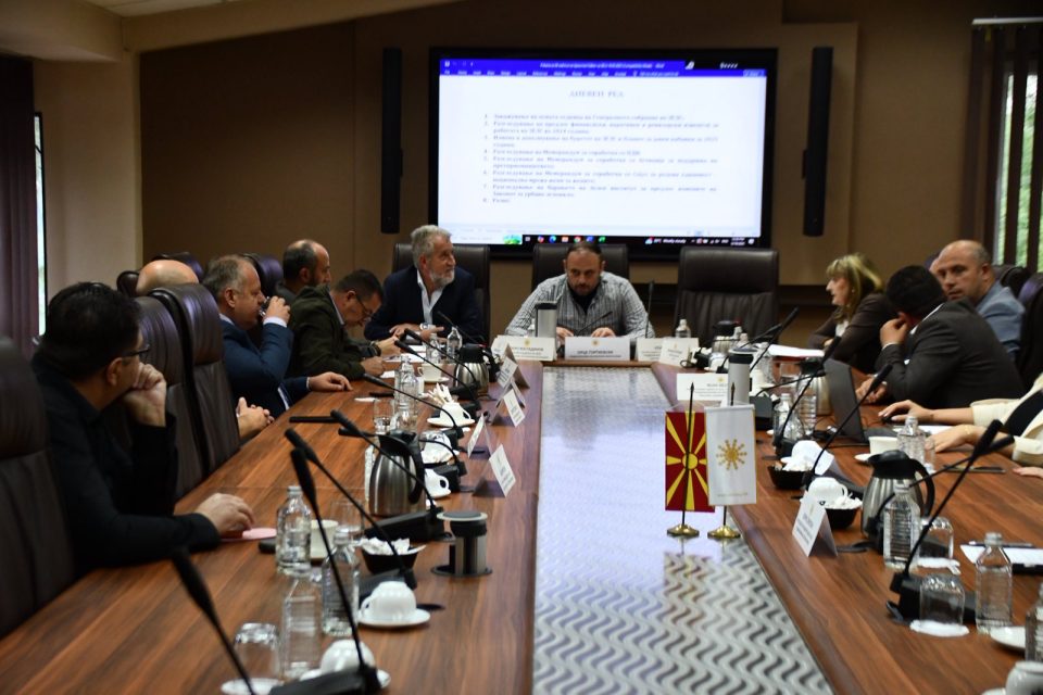 Претседателот на ЗЕЛС Ѓорѓиевски на седница на Управниот одбор на ЗЕЛС