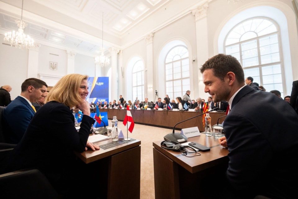 Еднодневна посета на министерот Муцунски во Украина