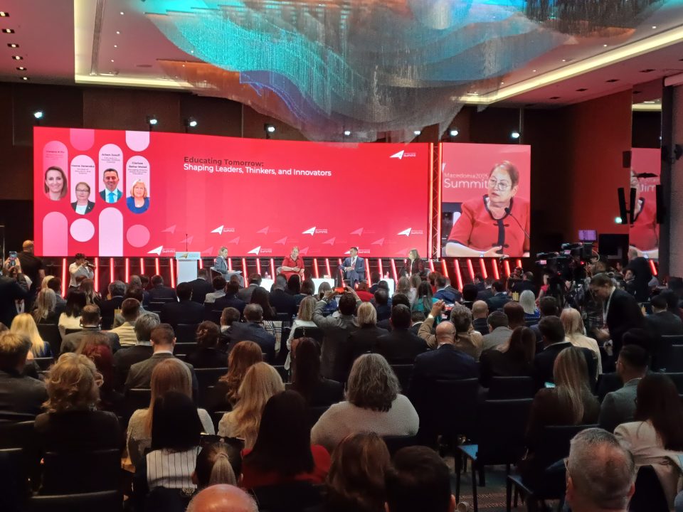 Јаневска: Растат платите во образованието, инвестираме во инфраструктурата и во нови наставни програми и учебници