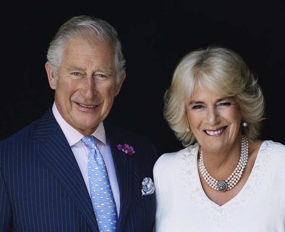 ФОТО+ВИДЕО: Објавени портретите на кралицата Камила и кралот Чарлс Трети