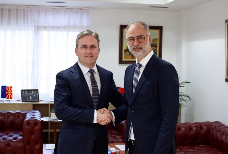 Стоилковиќ оствари работна средба со Никола Селаковиќ