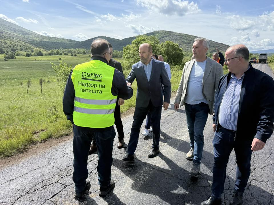 Коце Трајановски и Сајкоски на увид: Санација на регионалниот пат Кичево-Демир Хисар кон Цер