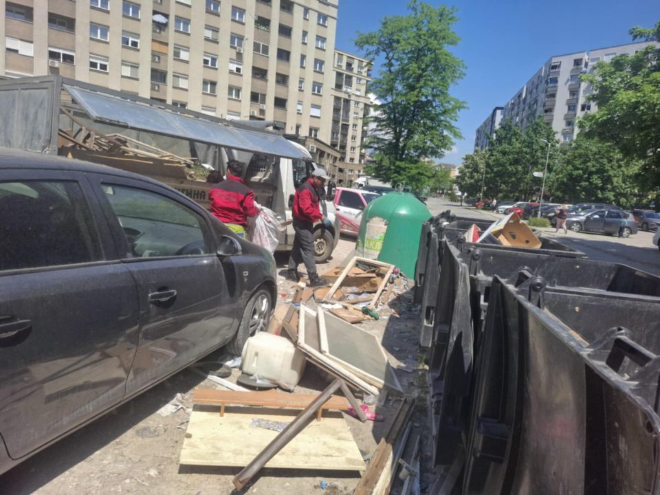 Митески: Градоначалничката Арсовска побрзо праќа адвокати и деманти отколку камиони за отпад