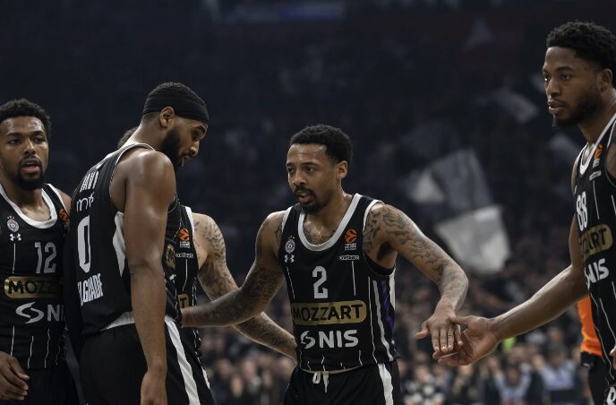 Кошаркари на Партизан во општа тепачка пред ноќен клуб во Белград (ВИДЕО)