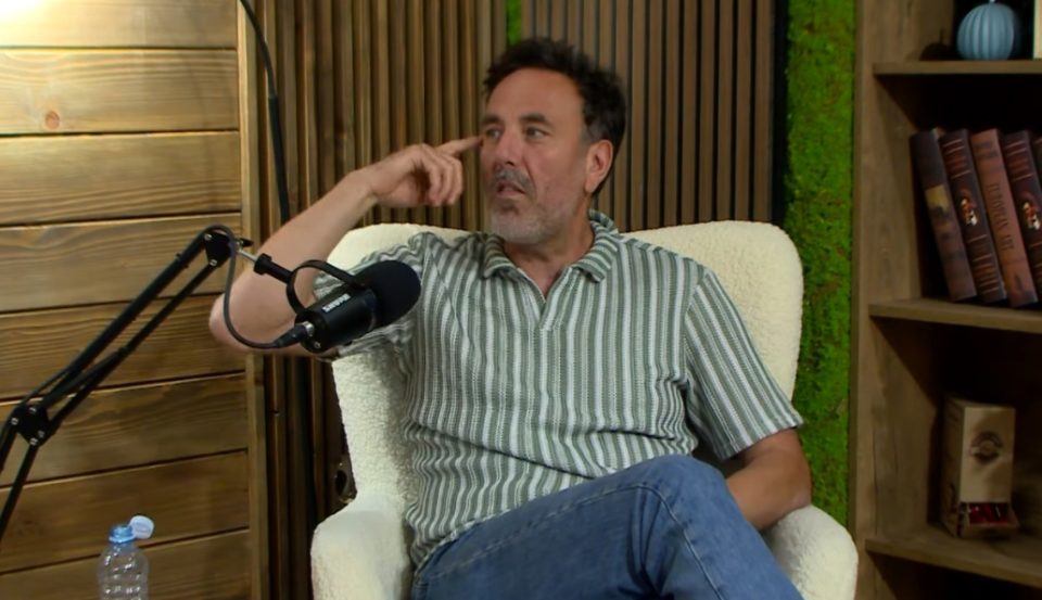 Децата го сакаат како детективот Цветко, возрасните се фанови на Коста од „Преспав“ – запознајте го актерот Игор Ангелов во сосема поинакво светло