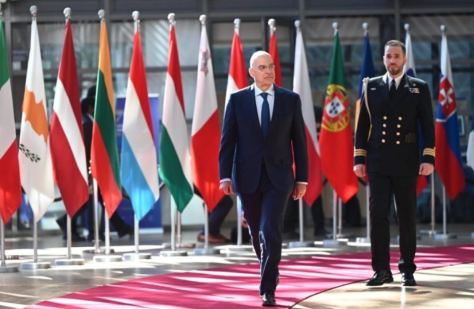 Дендиас: Не можеме да ја одбраниме Европа ако непријателот е „во рамките на ѕидините“