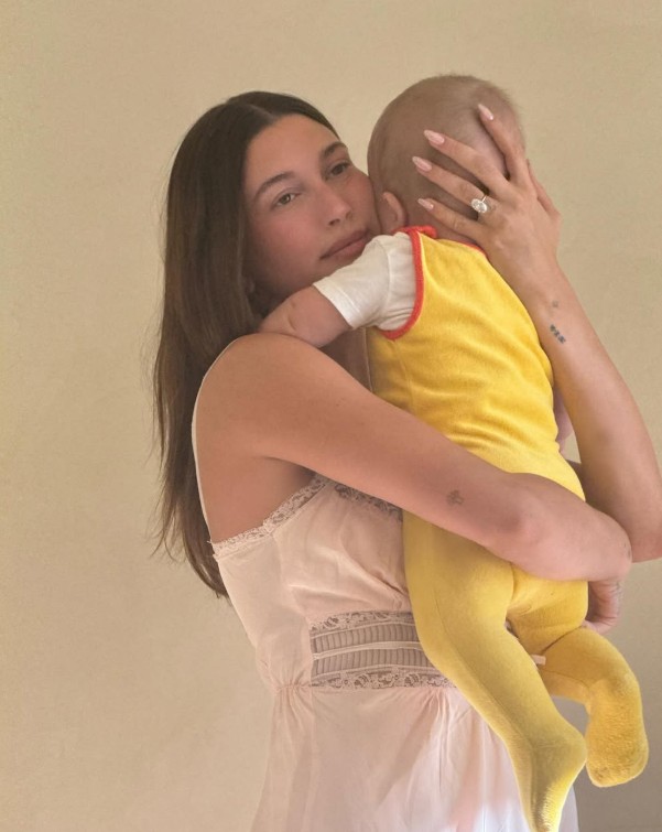 Хејли Бибер мислела дека ќе умре по породувањето: Крварев обилно