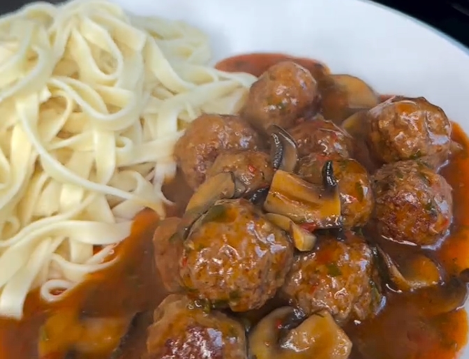 ВИДЕО: Ќофте во сос