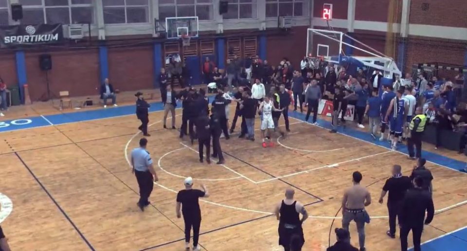 Приведени двајца кумановци се обиделе да нападнат играч од МКК Куманово