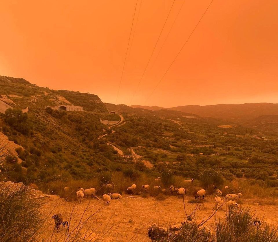 ВИДЕО: Песок покри познат остров, а небото целосно ја промени бојата