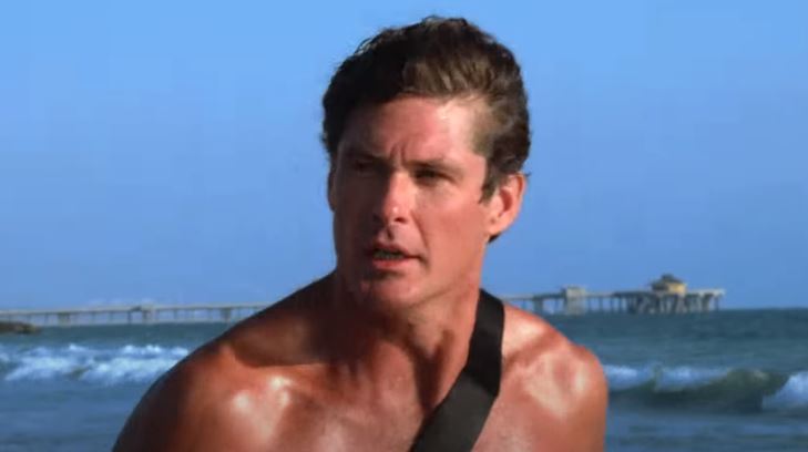 ФОТО: Ѕвездата од „Baywatch“ снимен во инвалидска количка по смртта на поранешната сопруга