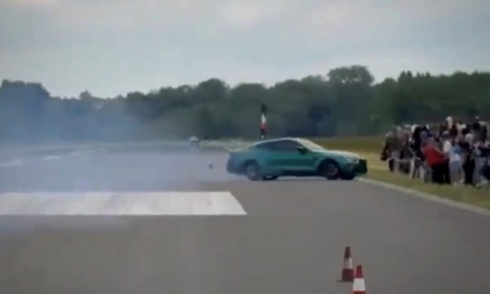 Тркачки автомобил влета во луѓе, многумина се повредени