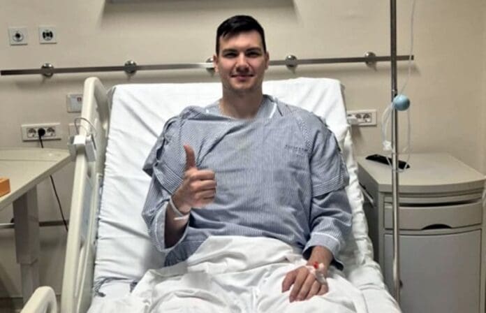 Филип Маџунков го оперираше коленото