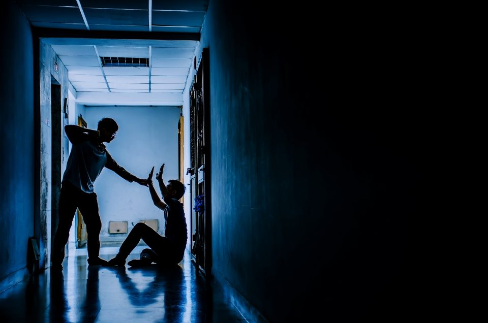 Осомничен нанел тешка телесна повреда на жена