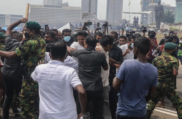 Автобус во Шри Ланка излета од карпа, 21 лице загина, најмалку 14 се повредени