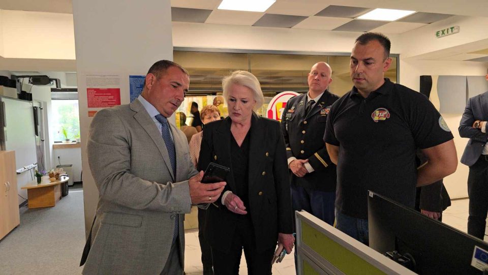 Агелер го посети Центарот за управување со кризи