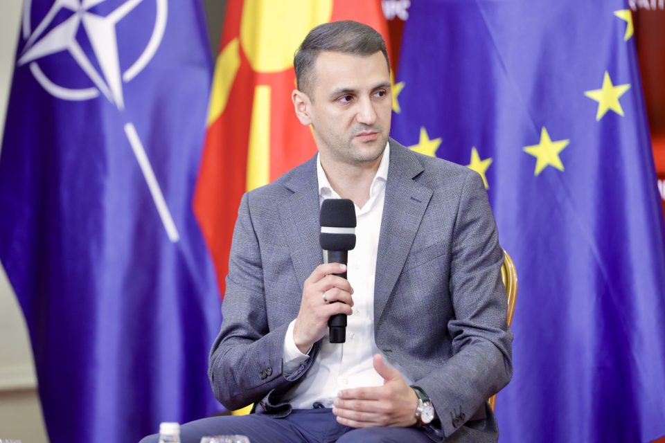 Велковски: Со Оперативниот план сакаме да ги задржиме младите во Македонија, овде да ја градат својата иднина