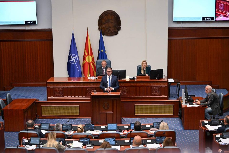 Мицкоски со повик до пратениците: Ајде да изгласаме закон за една изборна единица, но да ги вклучиме и граѓаните од дијаспората