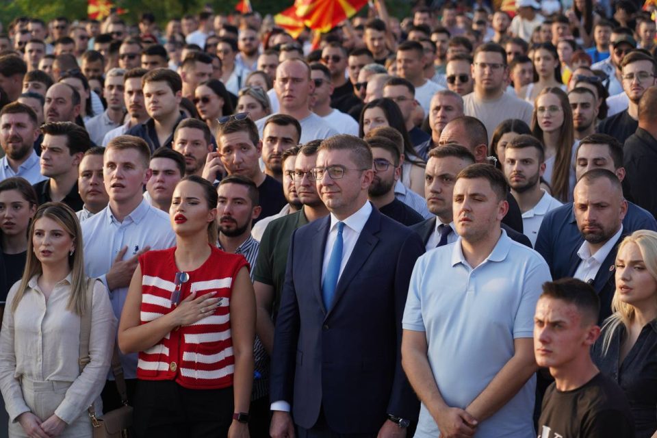 Мицкоски: Порано растеа само платите на функционерите, а денес растат платите на работниците