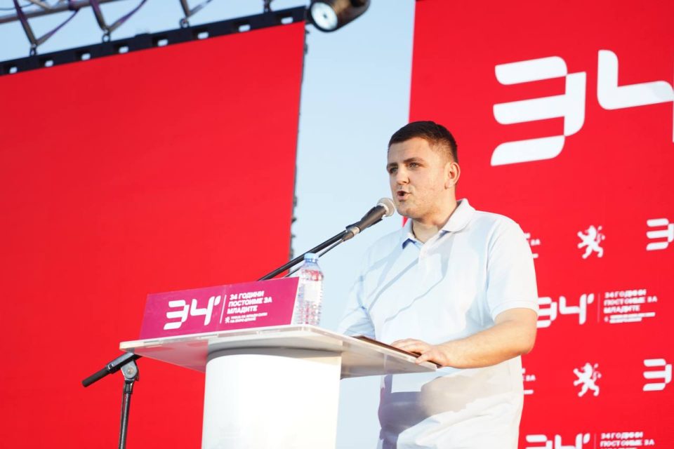 Попов: Ние сме младите кои ја менуваат Македонија, за една година покажавме што значи грижа за младите и реализација на проекти