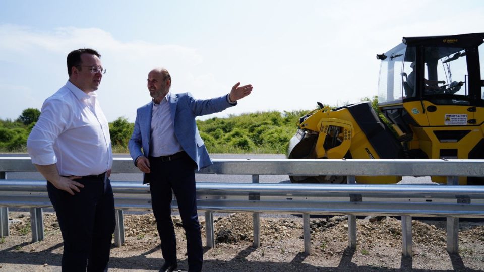 Николоски и Трајановски на терен во надзор над работата за изградба на автопатот Охрид-Кичево