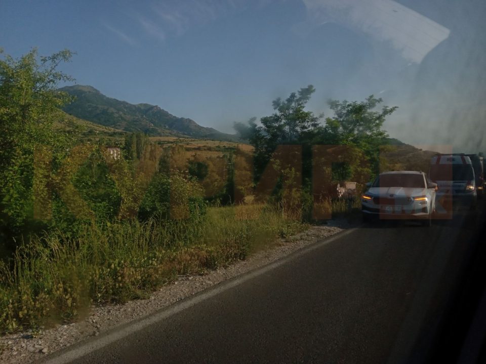 ФОТО: Превртен автомобил на Плетвар