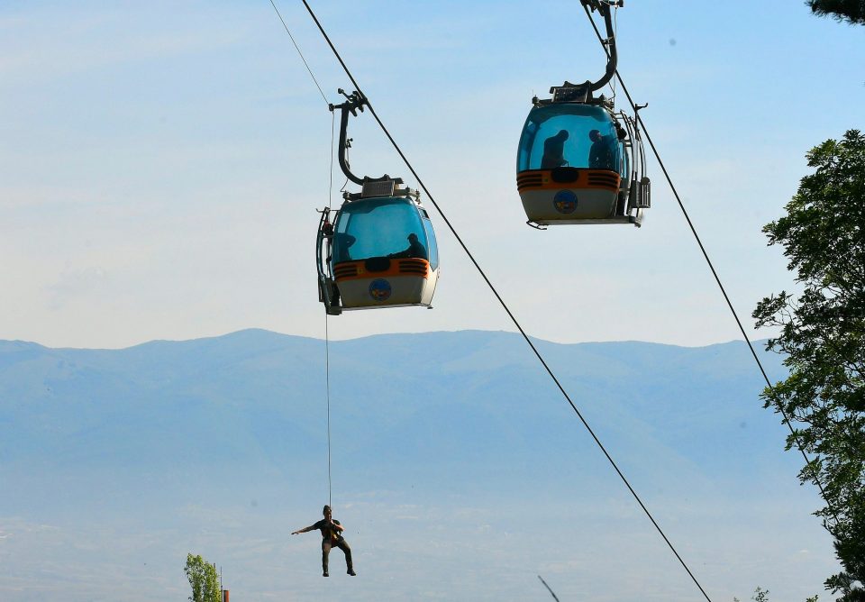 ФОТО+ВИДЕО: Одржана показна вежба на Водно за спасување од жичница