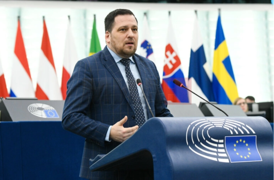 Чешки европратеник ги обвинува словачките власти за „намерно следење“