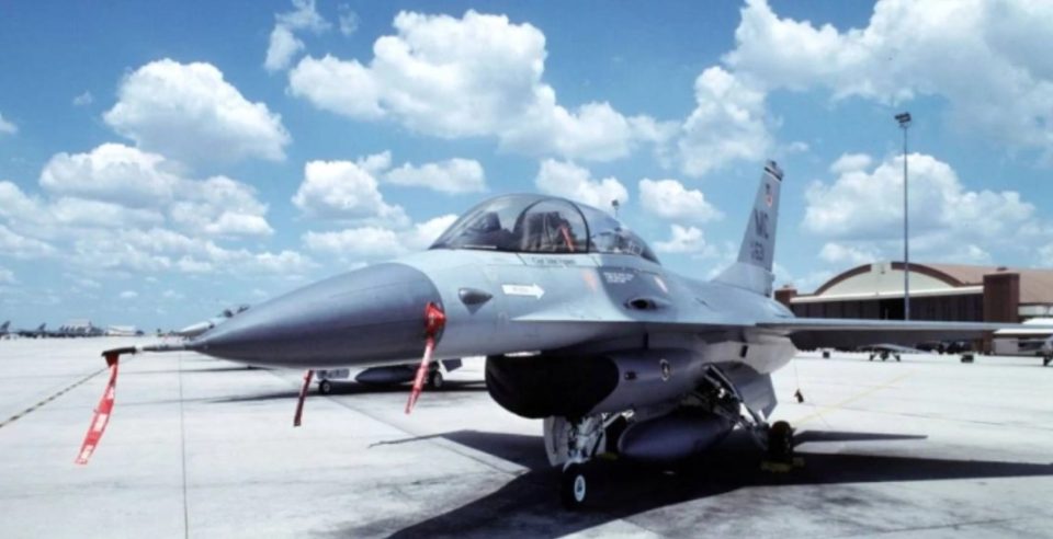 Загина пилот на украински Ф-16, авионот оштетен при одбивање на масовен руски напад