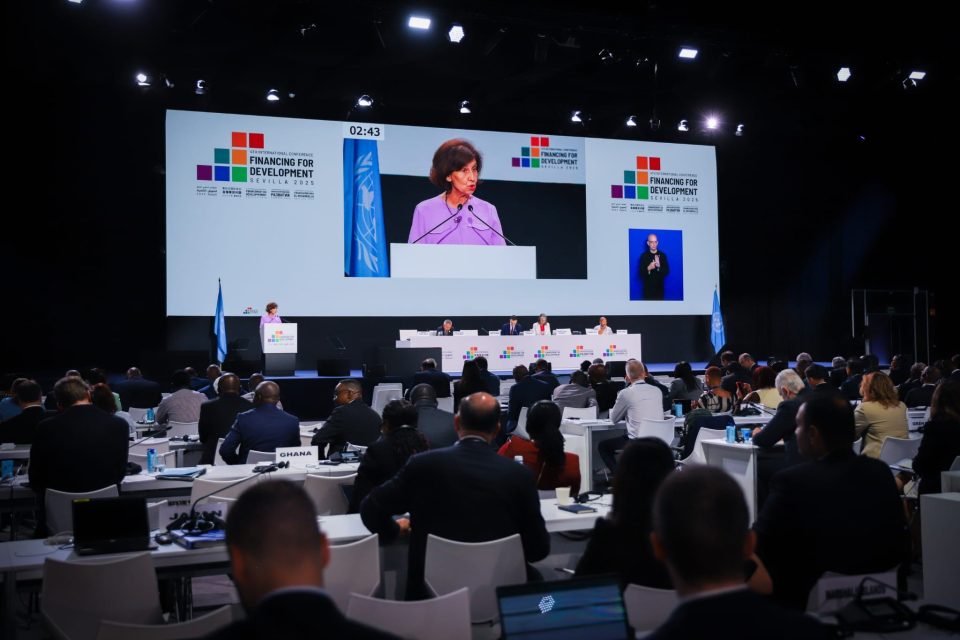 Сиљановска-Давкова од Севиља: Потребно е фер финансирање за да се справиме со глобалните предизвици