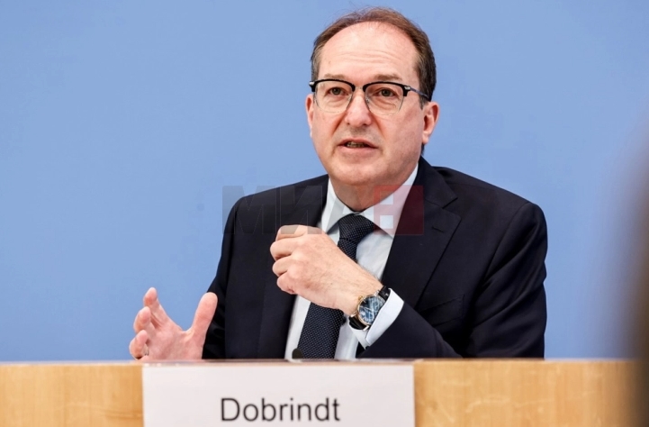 Германскиот министер за внатрешни работи предупредува на растечко насилство кај младите екстремисти