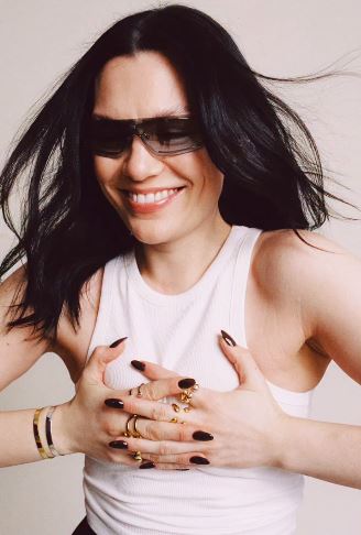 Џеси Џеј отворено за својата здравствена состојба: Косата ми „паѓа како луда“ по операцијата