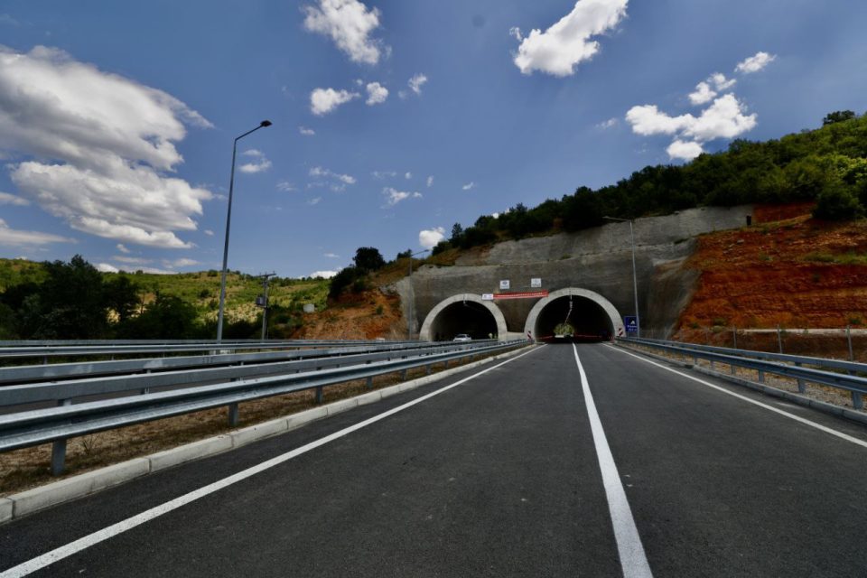 Николоски: Многу критичари има пред тастатура, но од експресниот пат Фариш – Дреново отстранивме материјал колку Градски стадион да го наполниме