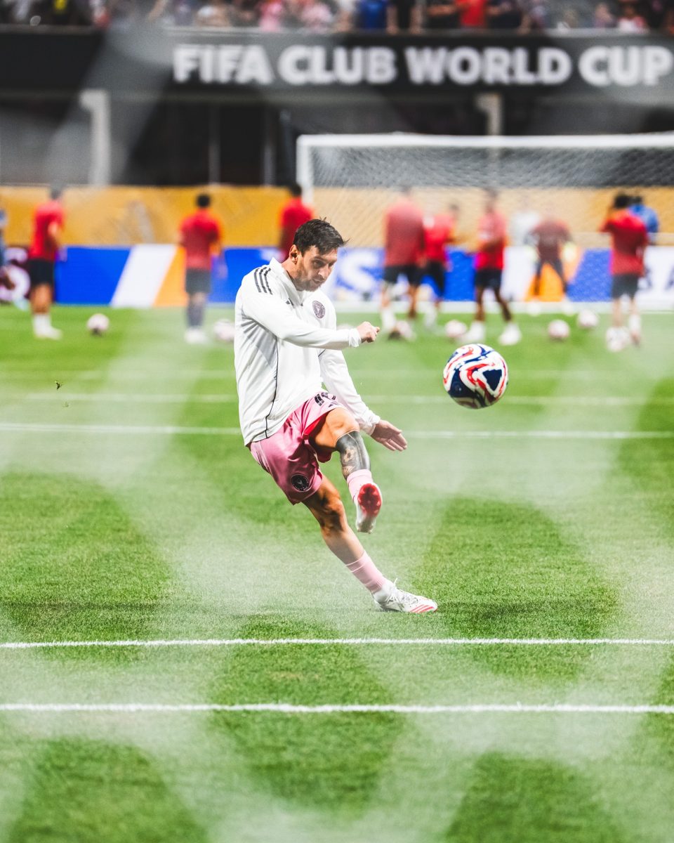 Дембеле го остави Меси по гаќи: Му го зема и дресот и шорцевите и копачките (ФОТО)