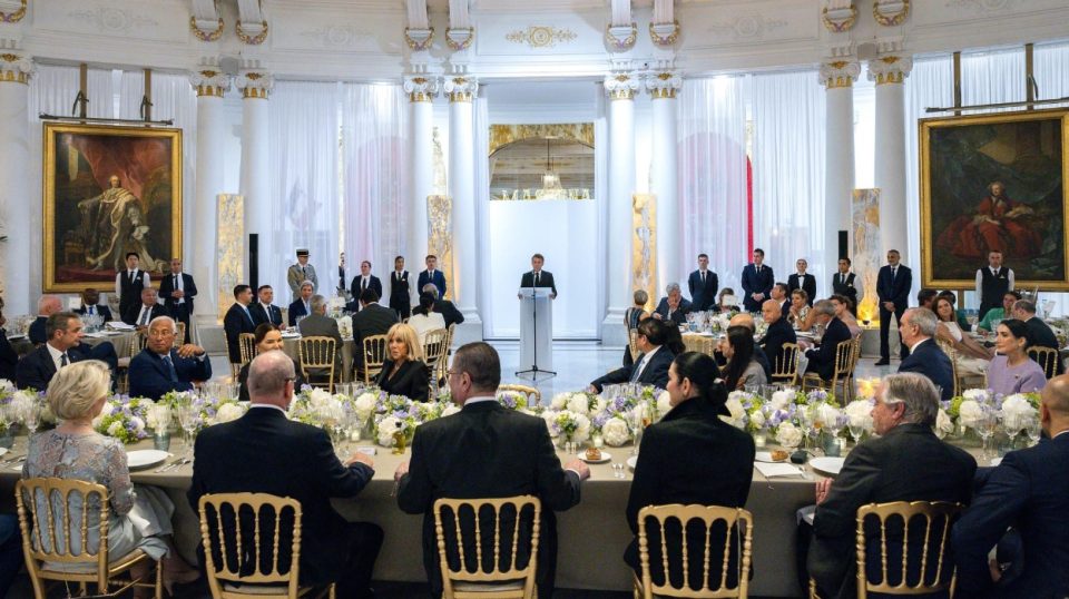 Макрон повика на мобилизација за спас на океаните