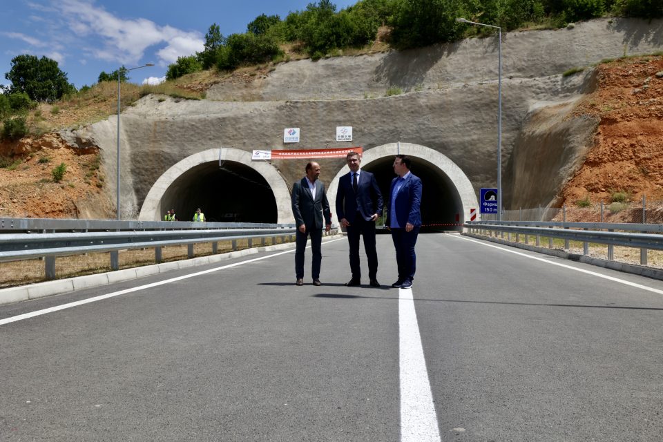 Манасиевски: Од анекси и класифицирани договори и неуспешни обиди за градење на патишта, до нови, брзи и квалитетни патишта за само една година