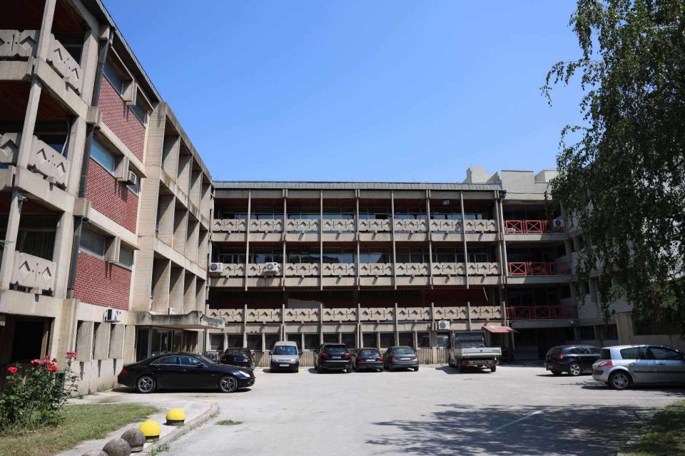 ФОТО: Започна санацијата на покривот на НУБ „Св. Климент Охридски“ во Скопје