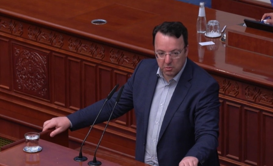 Николоски: Наместо спектакли, градоначалничката на Град Скопје да излезе со градежна инспекција на терен