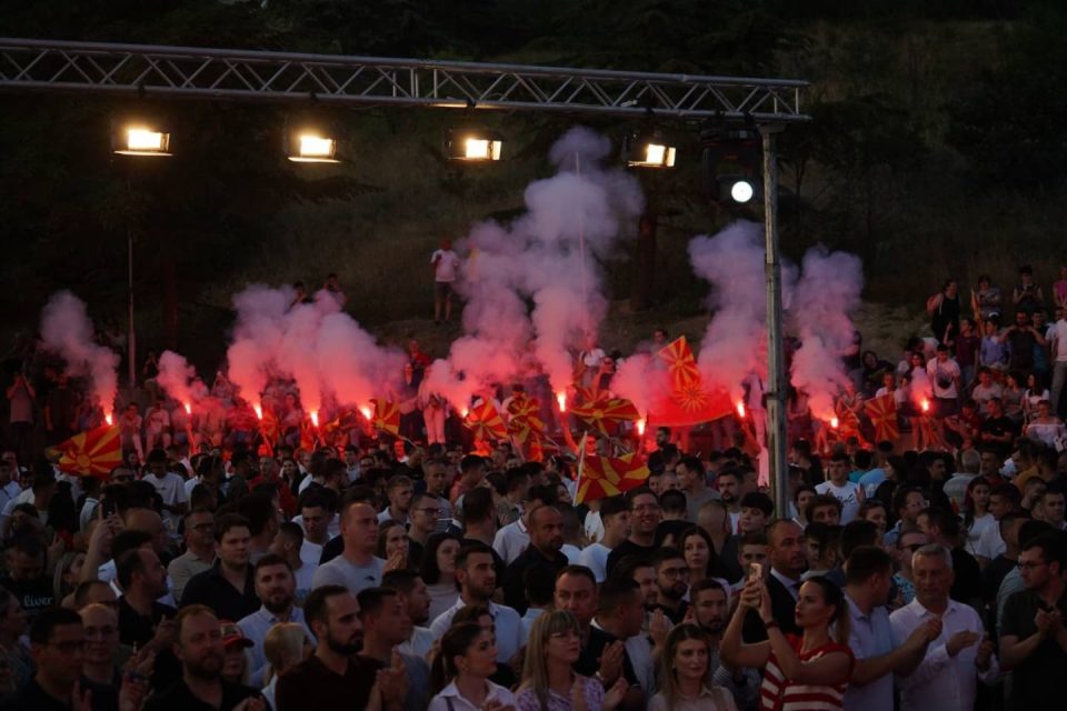 СДСМ и нивните медиуми лиферуваат лажни вести: ЗАБРАНАТА за употреба на пиротехника е за ЗАТВОРЕН ПРОСТОР