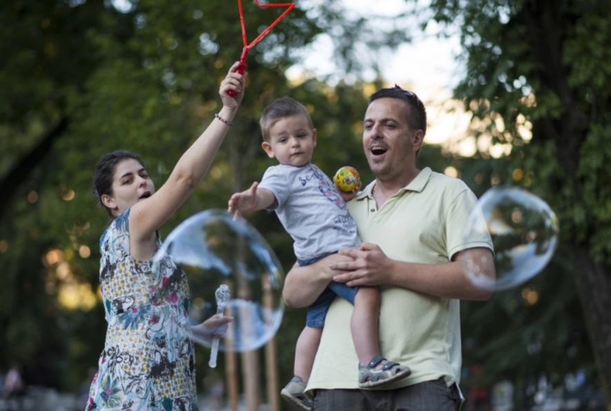 УНИЦЕФ повикува на поголема вклученост на татковците: Играта не е само детска забава – таа е клучна за учење, здравје и градење отпорност